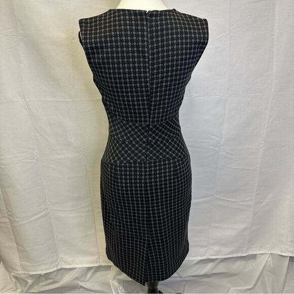 Banana Republic Black and Gray Patterned Sheath Dress - Size 0 - Picture 4 of 13